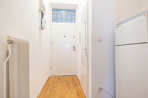 Lovely 2BR Near Belvedere Palace