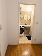 Lovely 2BR Near Belvedere Palace