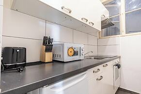 Comfortable 2BR Apt Near Attractions