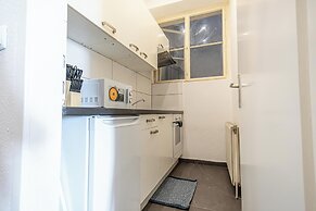 Comfortable 2BR Apt Near Attractions