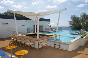 Radisson Blu Resort, Phuket Mai Khao Beach