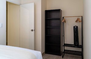 w Comfortable 2BR w Balcony in Miraflores