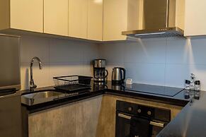 w Comfortable 2BR w Balcony in Miraflores