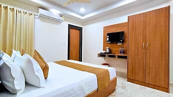White Panda Hotels Royal Inn