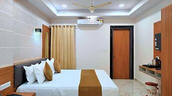 White Panda Hotels Royal Inn