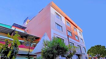 White Panda Hotels Royal Inn