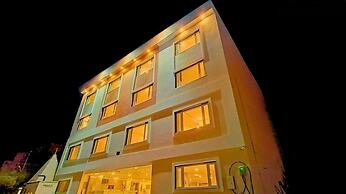 White Panda Hotels Royal Inn