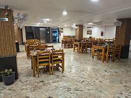 White Panda Hotels Royal Inn
