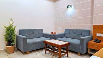 White Panda Hotels Royal Inn