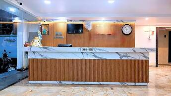 White Panda Hotels Royal Inn