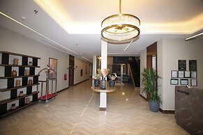 Roshin in Apartment