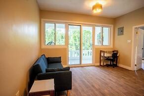 Modern Home 10minstobeach, Private Cliff, AC Wifi
