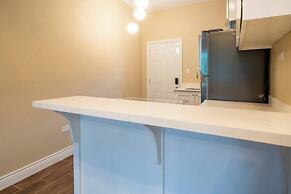 Modern Home 10minstobeach, Private Cliff, AC Wifi