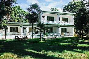 Modern Home 10minstobeach, Private Cliff, AC Wifi