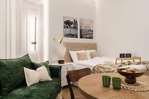 Malila Premium Apartments Estery Boutique