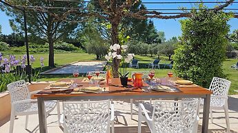 Maison d'hôtes La Ramade, 5 chambres et table d'hôtes en Provence (12 