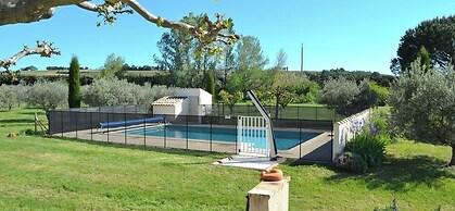 Maison d'hôtes La Ramade, 5 chambres et table d'hôtes en Provence (12 