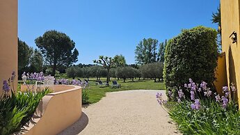 Maison d'hôtes La Ramade, 5 chambres et table d'hôtes en Provence (12 