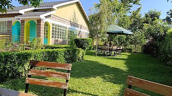 Calm Breeze Resort Rwanchege
