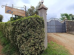 Calm Breeze Resort Rwanchege