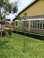 Calm Breeze Resort Rwanchege
