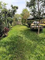 Calm Breeze Resort Rwanchege