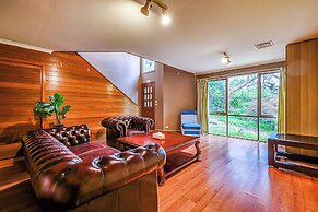 StayAU Comfy Two-Story with Pool Table