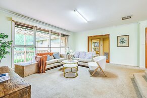 StayAU Comfy Two-Story with Pool Table