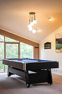 StayAU Comfy Two-Story with Pool Table