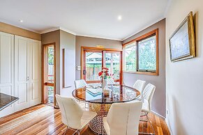 StayAU Comfy Two-Story with Pool Table