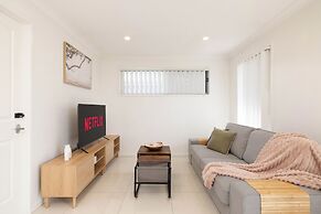 Smart Suites Self Check-in - 1BDR Balcony Darnley