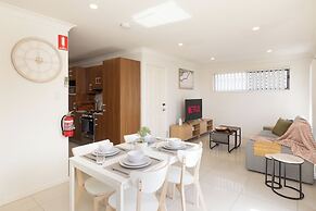 Smart Suites Self Check-in - 1BDR Balcony Darnley