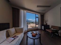 Lijiang Ancient City Hitone Resort
