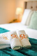 StayAU Pet-Friendly 7BR Spacious Retreat