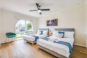 StayAU Pet-Friendly 7BR Spacious Retreat