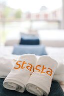 StayAU Pet-Friendly 7BR Spacious Retreat