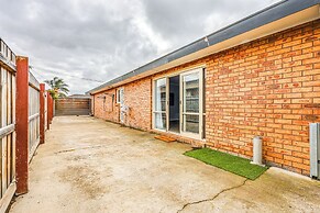 StayAU Pet-Friendly 7BR Spacious Retreat
