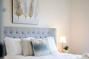 StayAU Pet-Friendly 7BR Spacious Retreat