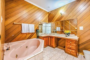 StayAU Pet-Friendly 7BR Spacious Retreat