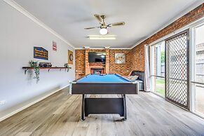 StayAU Pet-Friendly 7BR Spacious Retreat