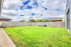 StayAU Pet-Friendly 7BR Spacious Retreat