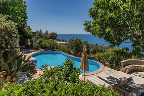 Castello degli Aranci Eco Resort