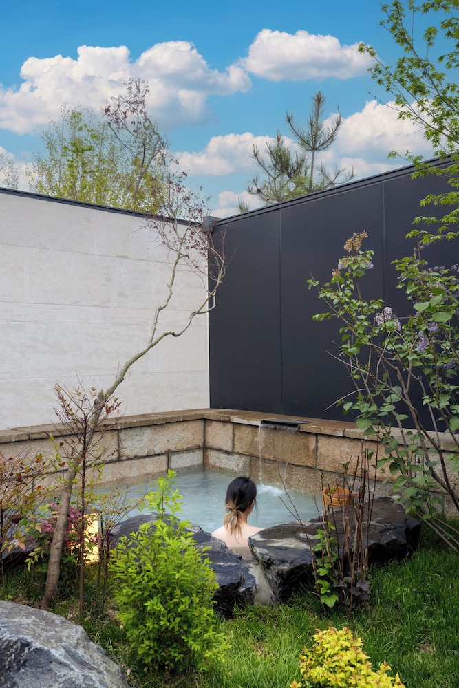 Beijing Wanli Yipiao Courtyard Hot Spring Resort