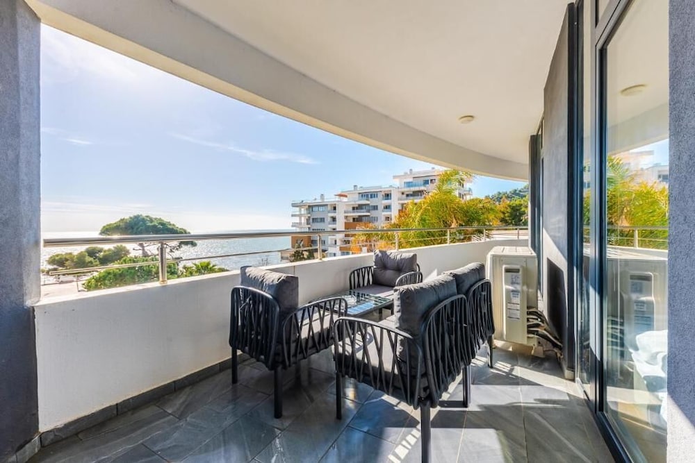 Hill Side Suite 1 by PS