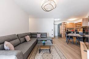 Hill Side Suite 1 by PS