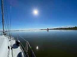 Hausboot Rosi mit Kajak in Ribnitz-damgarten