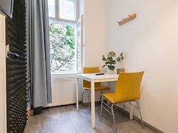 Comfy 3BR Near Belvedere Palace