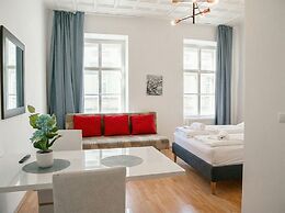 Comfy 3BR Near Belvedere Palace