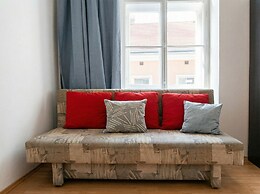 Comfy 3BR Near Belvedere Palace