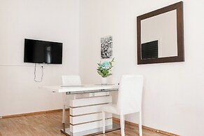 Comfy 3BR Near Belvedere Palace